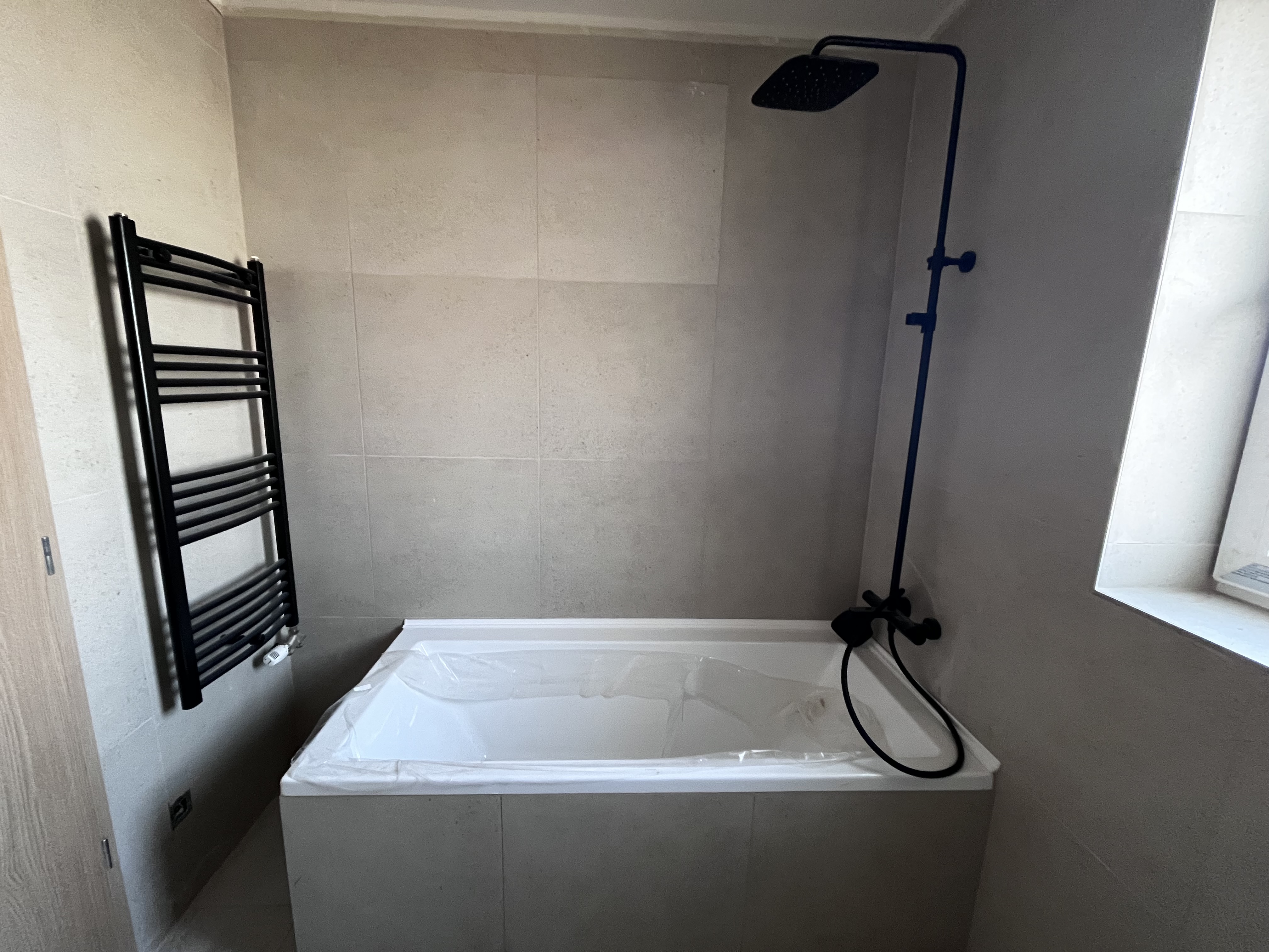 Festes-burkolas-tetofedes-badogozas-epuletgepeszet-es-egyeb-szakipari-munkalatok