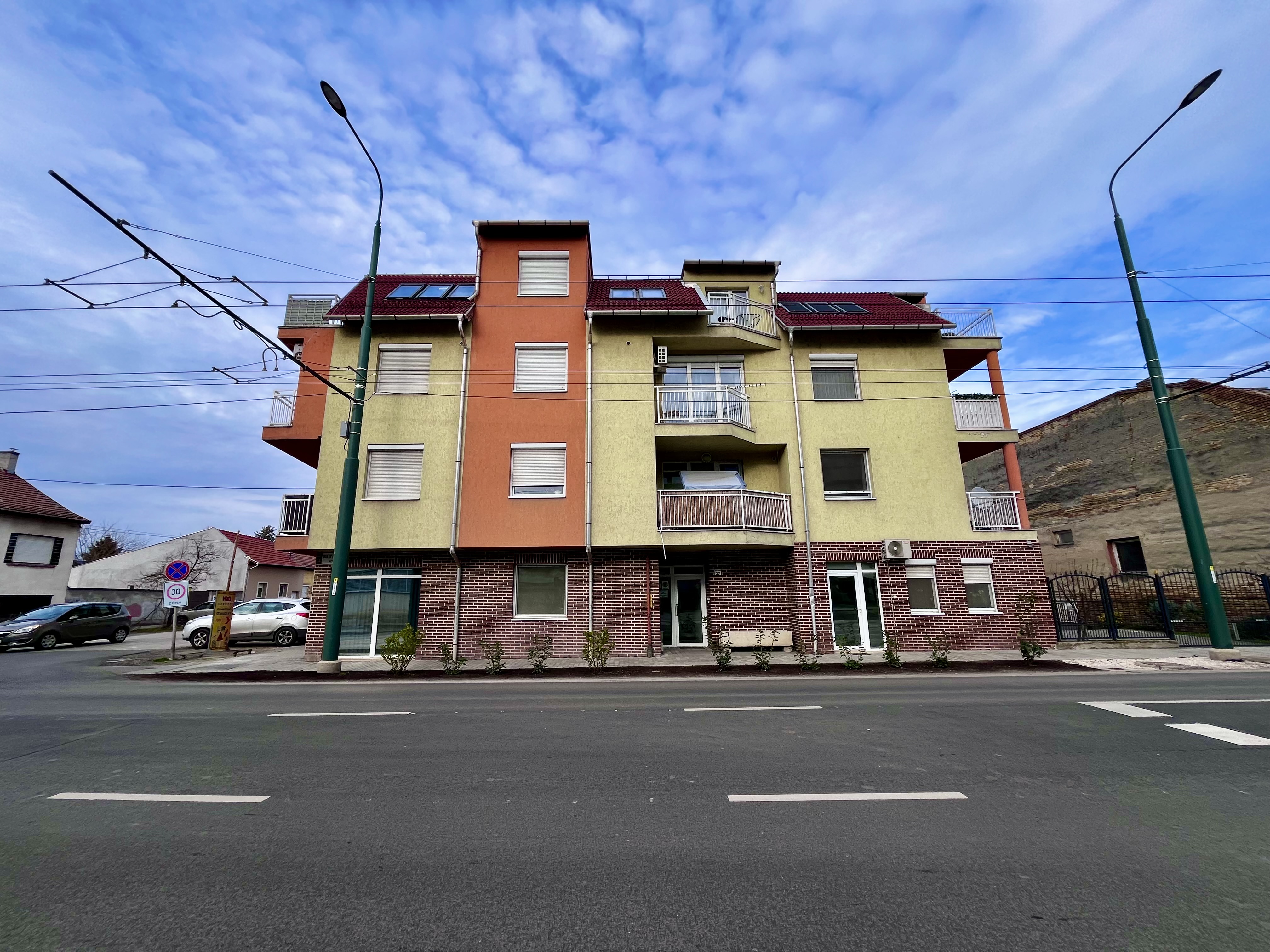 Tarsashazak-general-kivitelezese